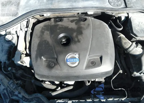 2015 Volvo S60 T5 Platinum z USA, uszkodzony, nr VIN YV126MFD8F1309916